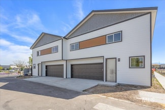 1438 N Cole Cottage Ln, Boise, ID 83704