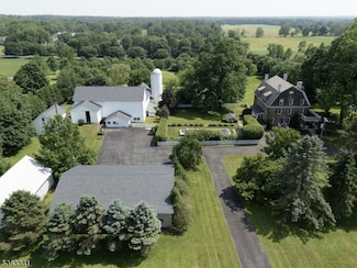 11 Wolverton Rd, Pittstown, NJ 08867