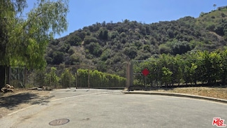 3 Ambar Dr, Woodland Hills, CA 91364