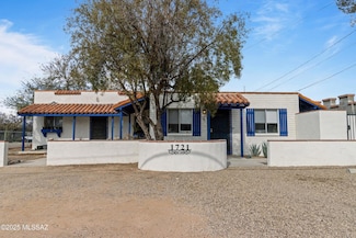1721 E Blacklidge Dr, Tucson, AZ 85719
