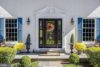 329 Club View Dr, Great Falls, VA 22066