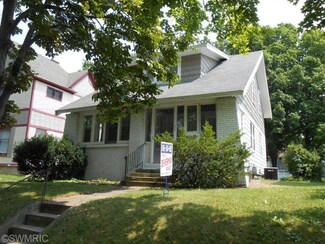 24 Lowell Ave NE, Grand Rapids, MI 49503