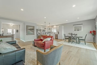 2006 Autumn Lake Pkwy, Madison, WI 53718