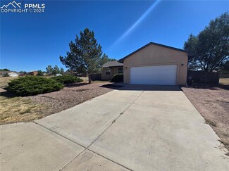 824 S Bellflower Dr, Pueblo, CO 81007
