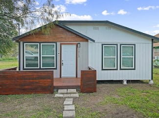 1213 E Alice Ave, Kingsville, TX 78363