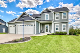 N60W13861 Weyerhaven Dr, Menomonee Falls, WI 53051