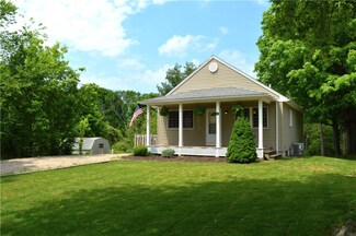 24 Maxson St, Ashaway, RI 02804