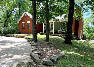 13819 Spring Rd, Bentonville, AR 72712