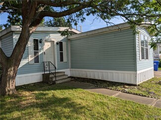 6 Brush Dr, Hamburg, NY 14075