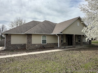102 Morning Ln, Coffeyville, KS 67337