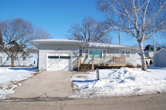 404 Chestnut St, Reinbeck, IA 50669
