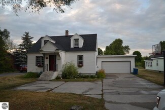 10681 E Cherry Bend Rd, Traverse City, MI 49684