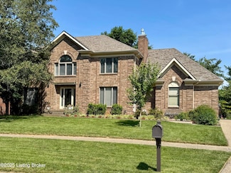 812 Foxfire Dr, Louisville, KY 40223