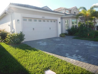 5401 Pecan Dr, Loxahatchee, FL 33470