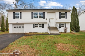 1717 Gordon Ln, Tobyhanna, PA 18466