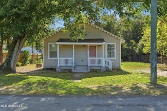 520 Bookter St, Bay Saint Louis, MS 39520
