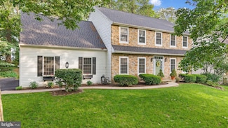 130 W Crestlyn Dr, York, PA 17402