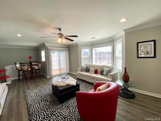 192 Adams Way Unit 192, Sayville, NY 11782