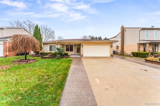4822 Peachtree Dr, Sterling Heights, MI 48310