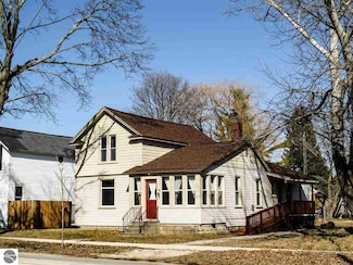 312 9th St, Frankfort, MI 49635