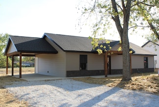 430 Park St, Taneyville, MO 65759