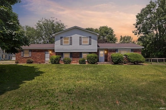 303 N Center St, Boswell, IN 47921