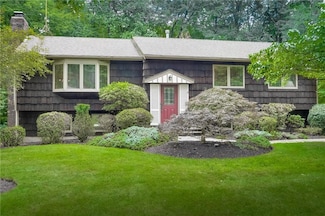 6 Potter Ln, Airmont, NY 10901