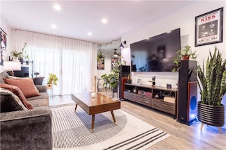 18307 Burbank Blvd, Tarzana, CA 91356