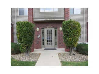 250 Cimarron Dr Unit 211, Hiawatha, IA 52233