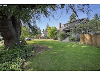 8519 Cason Rd, Gladstone, OR 97027