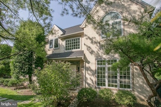 5034 Brittany Ln, Bryn Mawr, PA 19010