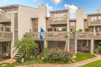 104 Tchefuncte Oaks Dr, Mandeville, LA 70471