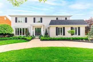 655 Canterbury Rd, Grosse Pointe Woods, MI 48236