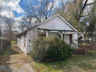 215 E Chestnut St, Boonville, IN 47601