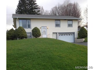 2548 Mohawk St, Sauquoit, NY 13456