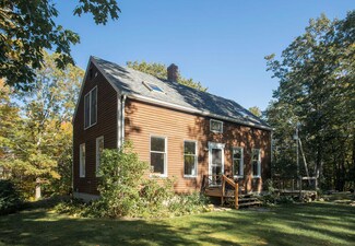 9 Wolf Creek Rd, Cape Neddick, ME 03902