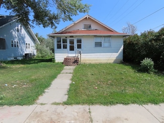 115 6th St W, Hardin, MT 59034