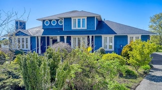 1559 Ocean View Ln, Point Roberts, WA 98281