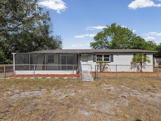 9902 W Club Ln, Tampa, FL 33612