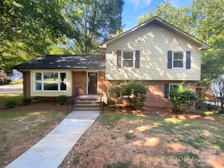 7401 Limerick Dr, Charlotte, NC 28270