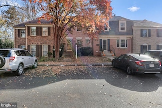 10354 Hampshire Green Ave, Fairfax, VA 22032
