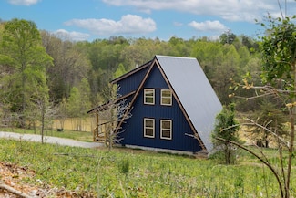 210 Hawks Point Rd, Beattyville, KY 41311