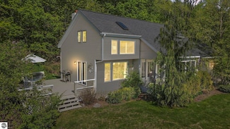 1321 N Manitou Trail W, Leland, MI 49654