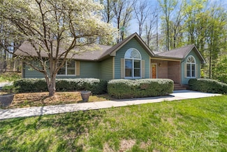 151 Canaan Dr, Candler, NC 28715