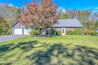33 Walden Dr, Mountain Top, PA 18707