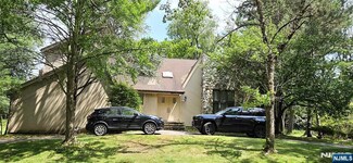 33 Brodil Ct, Closter, NJ 07624