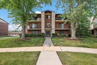 462 Valley Dr Unit 100, Naperville, IL 60563