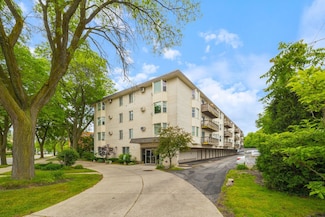 8232 Niles Center Rd Unit 101, Skokie, IL 60077