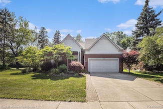 4015 Keats Dr, Troy, MI 48085