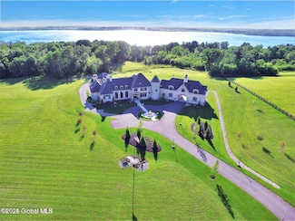 65 Brown Rd, Stillwater, NY 12170